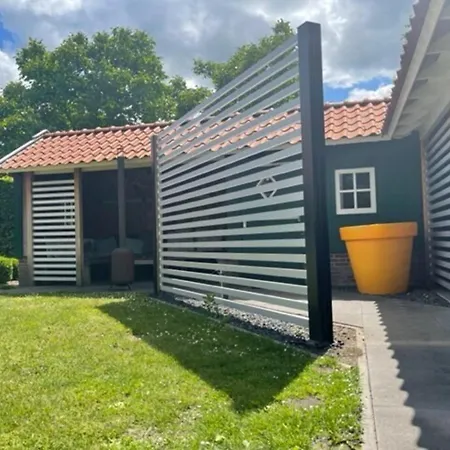 De Goudvink 7-persoons, Overdekte Hottub En Loungebank, Finse Sauna, Wifi, Sunshower Ferienhaus Lievelde