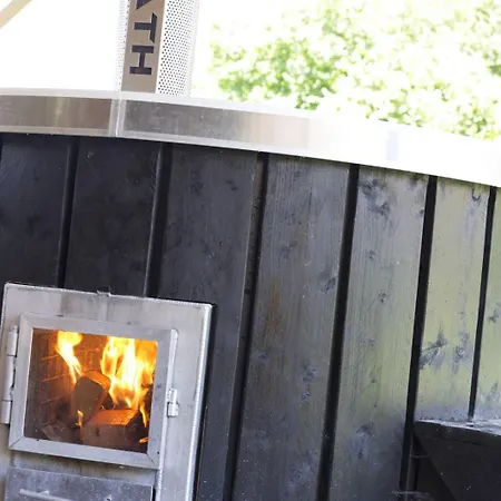 Holiday home De Goudvink 7-persoons, Overdekte Hottub En Loungebank, Finse Sauna, Wifi, Sunshower *