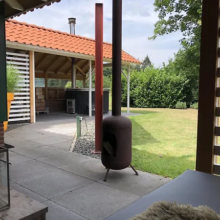 De Goudvink 7-persoons, Overdekte Hottub En Loungebank, Finse Sauna, Wifi, Sunshower Ferienhaus