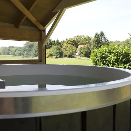 De Goudvink 7-persoons, Overdekte Hottub En Loungebank, Finse Sauna, Wifi, Sunshower Ferienhaus Lievelde