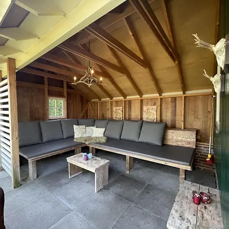 De Goudvink 7-persoons, Overdekte Hottub En Loungebank, Finse Sauna, Wifi, Sunshower Ferienhaus Lievelde