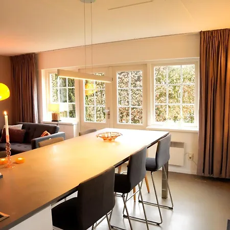 Dom wakacyjny De Goudvink 7-persoons, Overdekte Hottub En Loungebank, Finse Sauna, Wifi, Sunshower