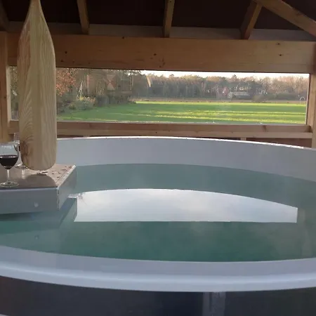 Сasa de vacaciones De Goudvink 7-persoons, Overdekte Hottub En Loungebank, Finse Sauna, Wifi, Sunshower Lievelde