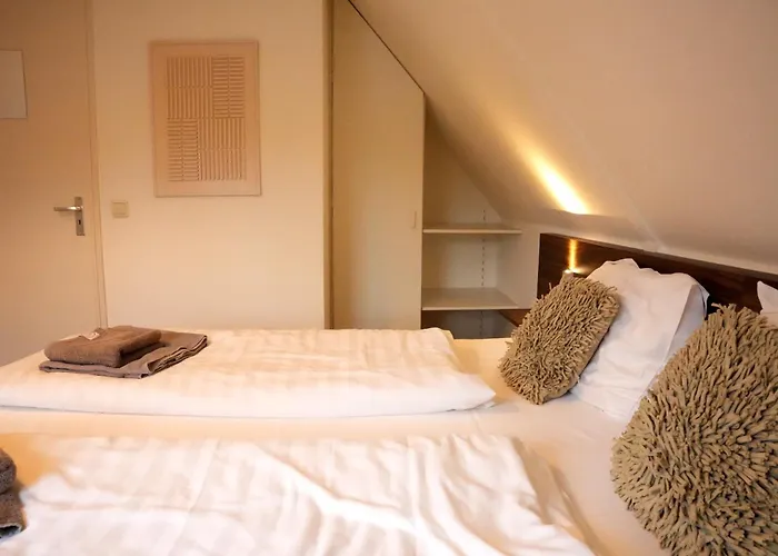 De Goudvink 7-persoons, Overdekte Hottub En Loungebank, Finse Sauna, Wifi, Sunshower Lievelde