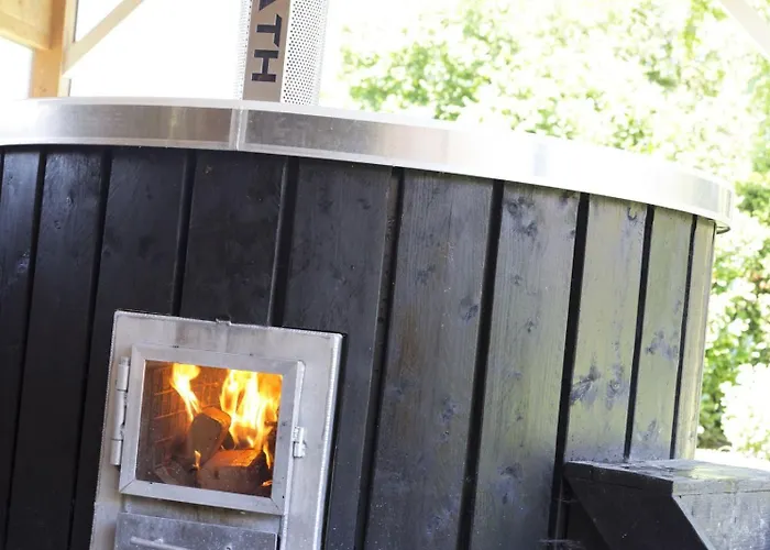 Dom wakacyjny De Goudvink 7-persoons, Overdekte Hottub En Loungebank, Finse Sauna, Wifi, Sunshower *