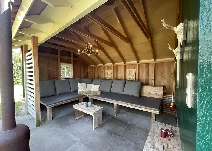 De Goudvink 7-persoons, Overdekte Hottub En Loungebank, Finse Sauna, Wifi, Sunshower Dom wakacyjny Lievelde