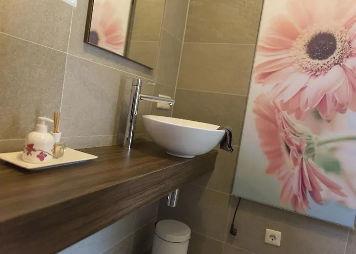 Dom wakacyjny De Goudvink 7-persoons, Overdekte Hottub En Loungebank, Finse Sauna, Wifi, Sunshower *