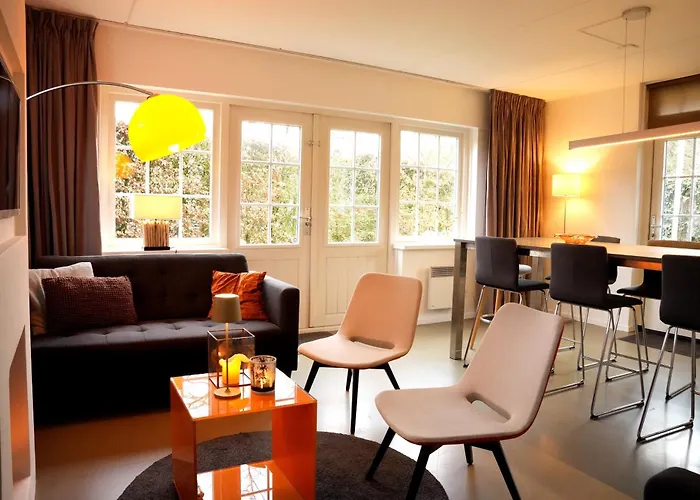 Dom wakacyjny De Goudvink 7-persoons, Overdekte Hottub En Loungebank, Finse Sauna, Wifi, Sunshower *